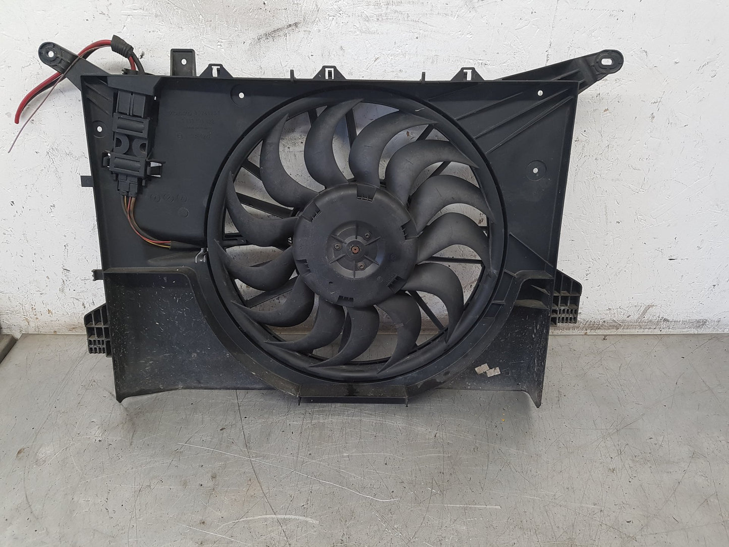 2005 - 2008 Volvo V70  Estate RADIATOR FAN & COWLING (A/C CAR) 30741144 30741238
