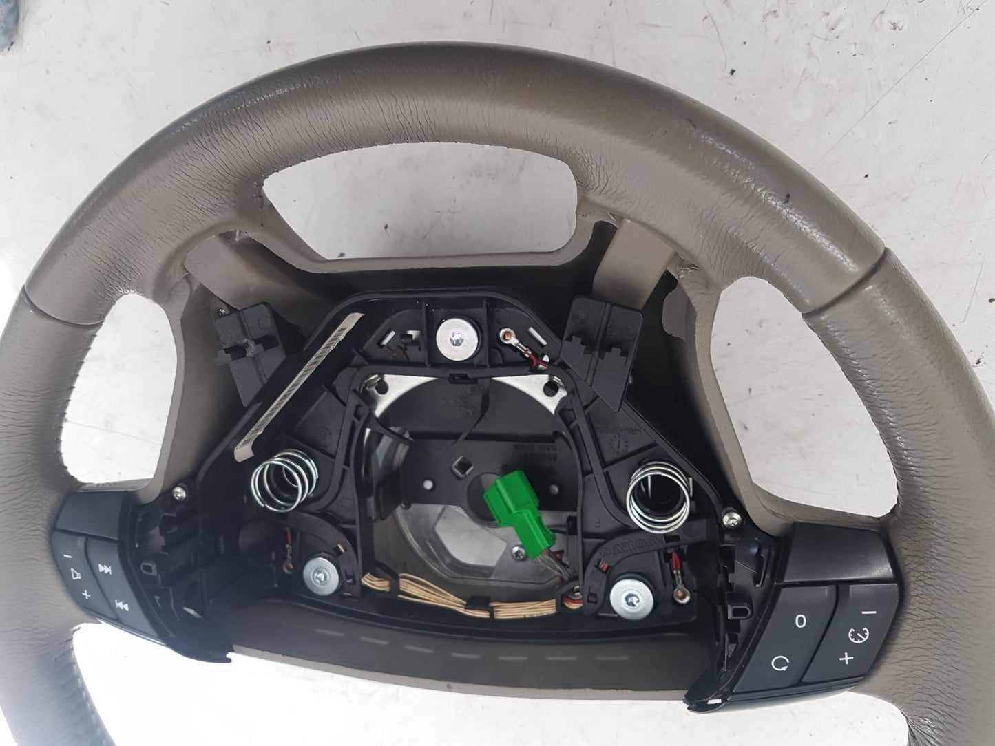 2002 - 2006 Volvo XC90  Estate Steering Wheel 8666891