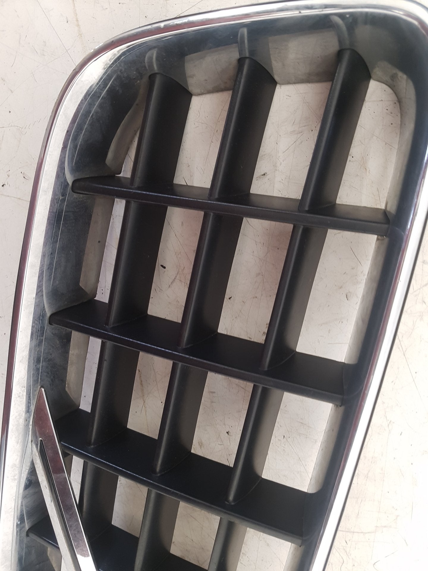 2003 - 2010 Volvo XC90  Estate FRONT GRILL 8620641