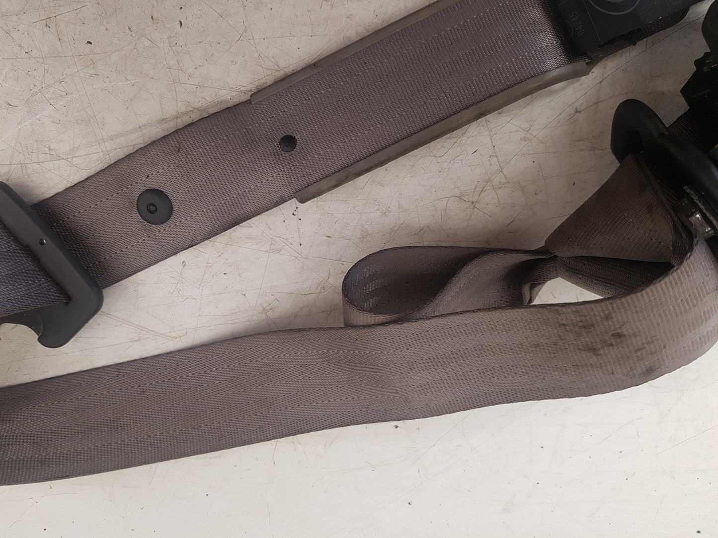 2002 - 2006 Volvo XC90  Estate Left Rear Seat Belt 30642796 601239200 2ND ROW BEIGE