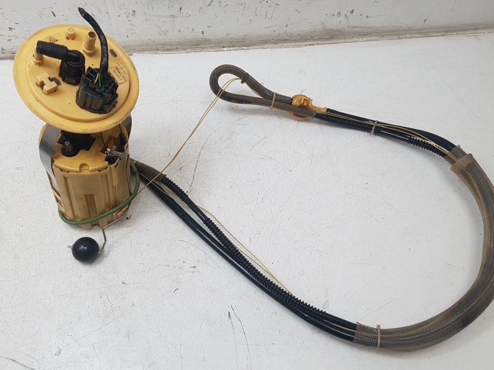 2000 - 2007 Volvo XC70  Estate Fuel Pump 30792518