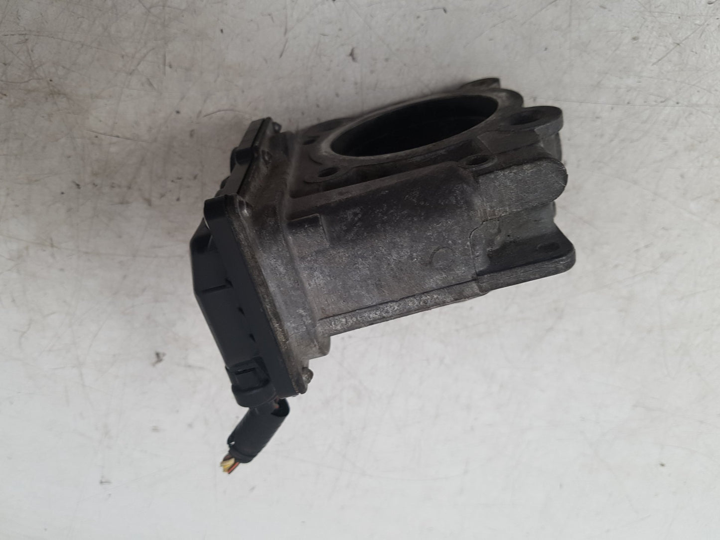 2007 Volvo C70  Convertible Throttle Body 30711551