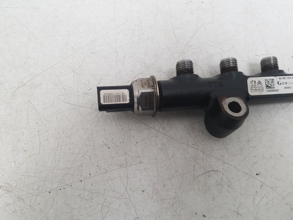 2014 Volvo V40  Hatchback Injection Rail 968529758002