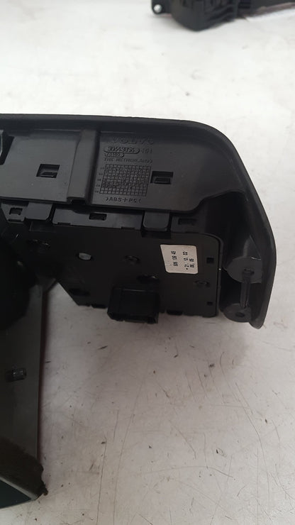 2013 - 2019 Volvo V40 III 525 Hatchback Dash Air Vent Centre 30643856