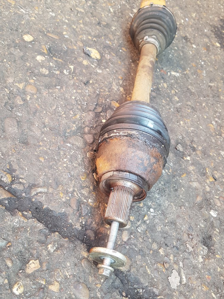 2007 - 2015 Volvo V70  Estate Left Front Drive Axle 36002891
