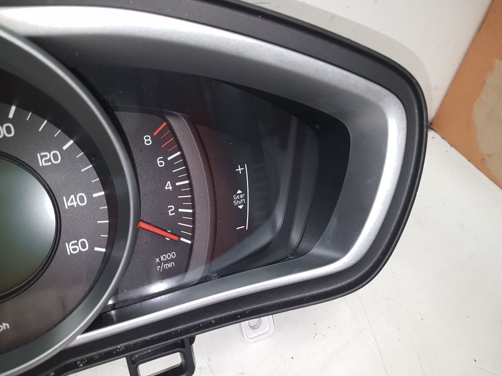 2014 - 2016 Volvo V40  Hatchback Instrument Cluster 31412875