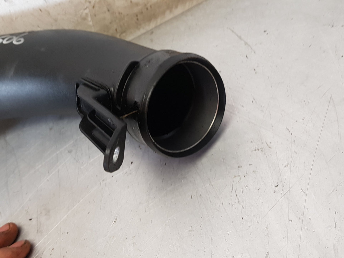 2011 - 2015 Volvo V70  Estate INTAKE PIPE 30774692