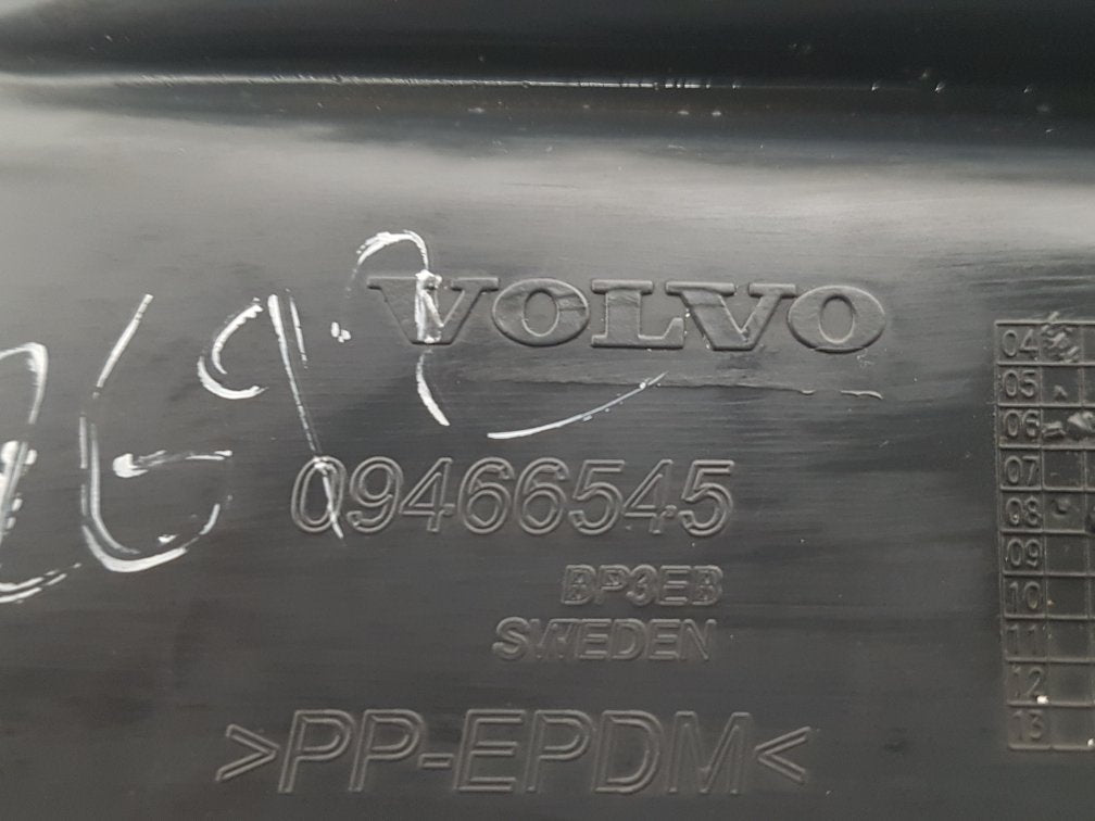 2006 - 2012 Volvo C70  Convertible Left Fog Light Cover 09466545