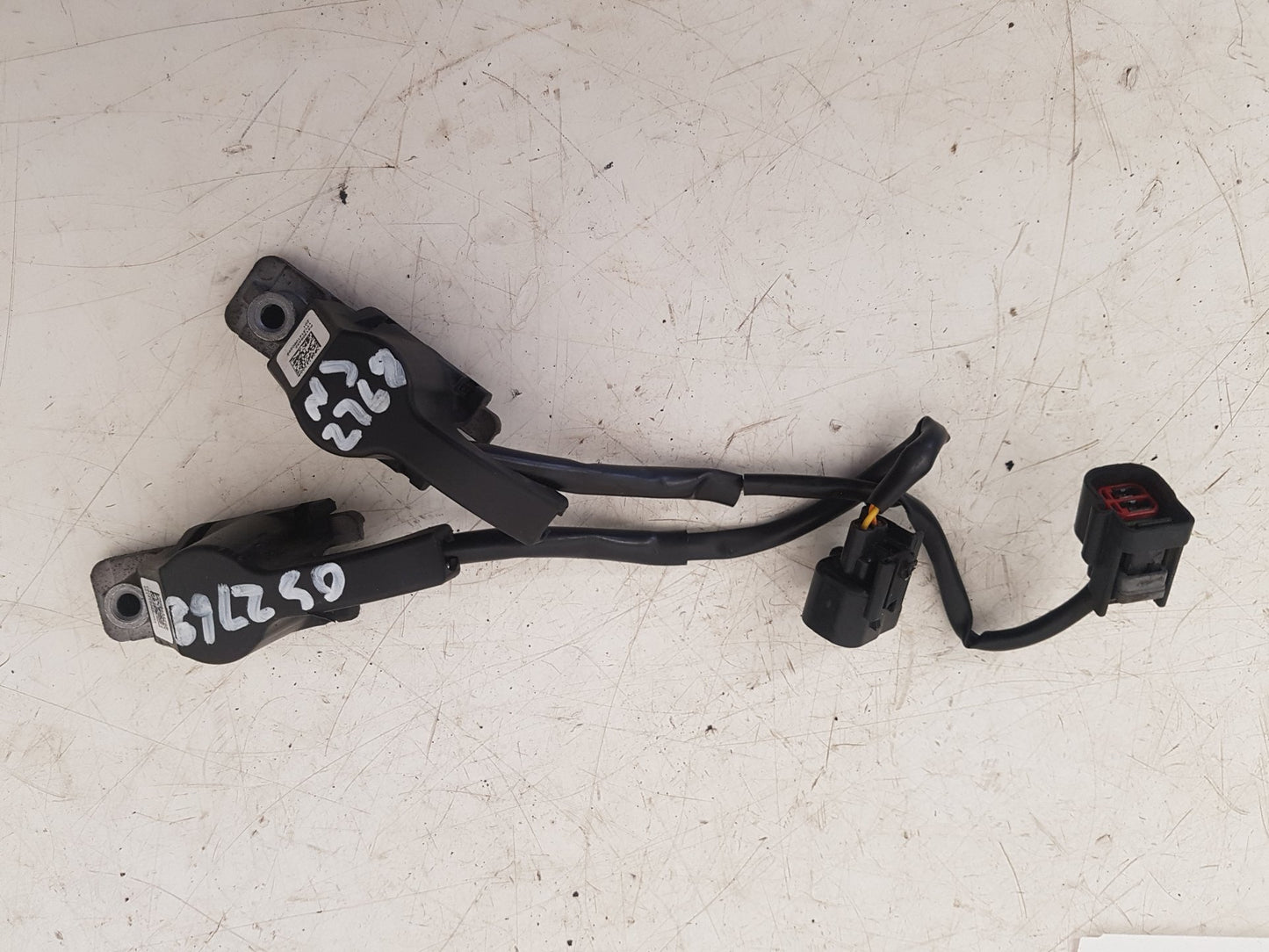 2012 - 2015 Volvo V40  Hatchback BONNET HINGE RELEASER (PAIR) 31305432