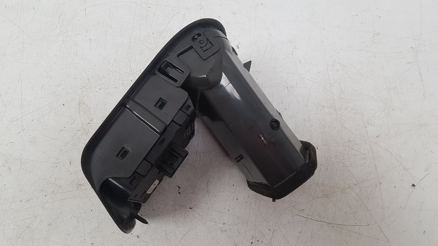 2013 - 2019 Volvo V40 III 525 Hatchback Dash Air Vent Centre 30643856