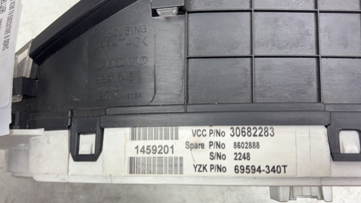 2002 - 2006 Volvo XC90  Estate Instrument Cluster 8691648