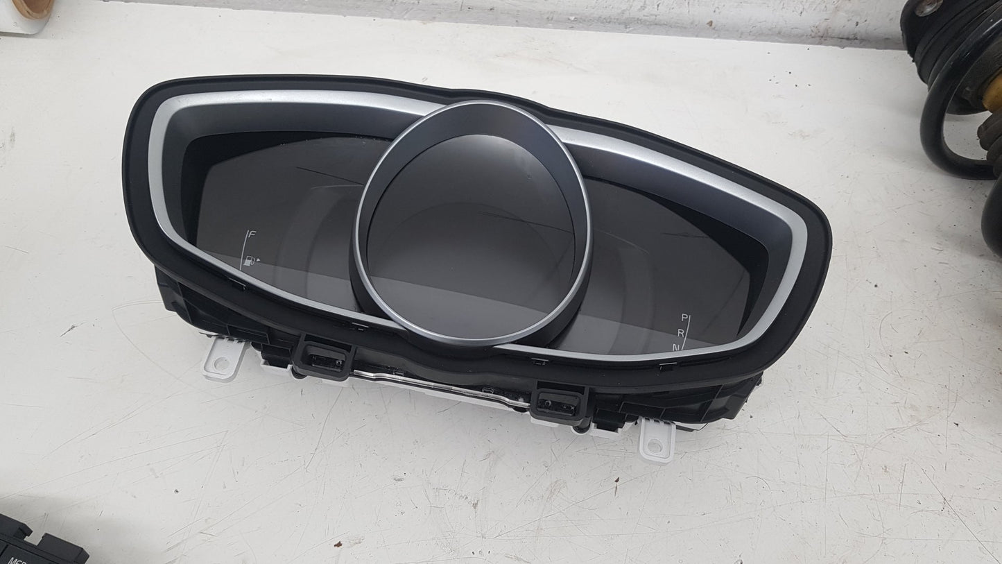 2015 - 2019 Volvo V40 Cross Country  Hatchback Instrument Cluster 31665045