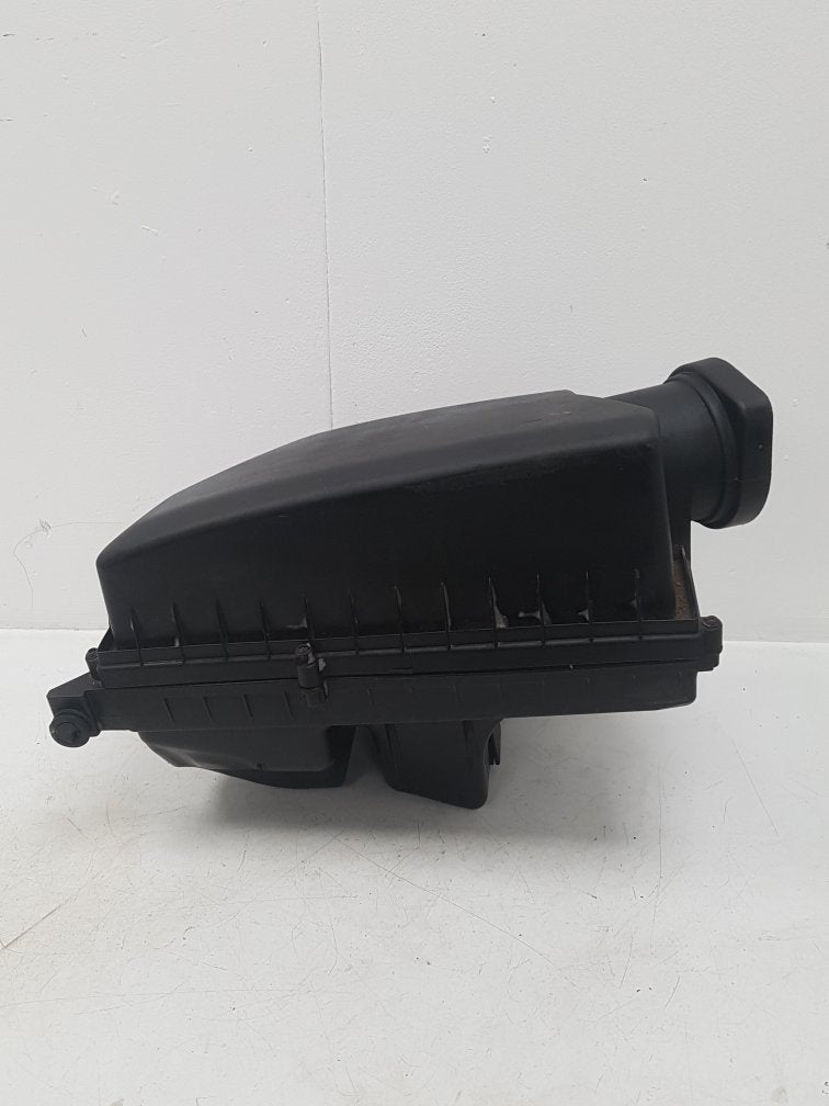 2010 - 2015 Volvo S60   Air Filter Box 7952080