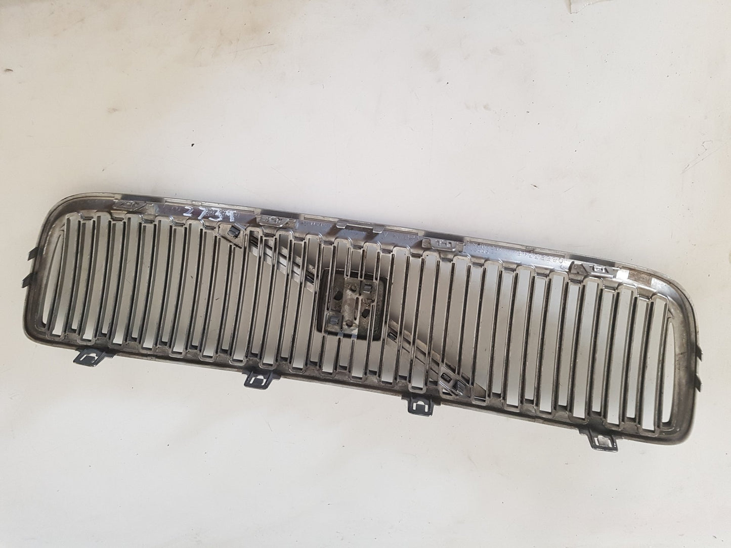 2005 - 2008 Volvo V70  Estate FRONT GRILL 08693346