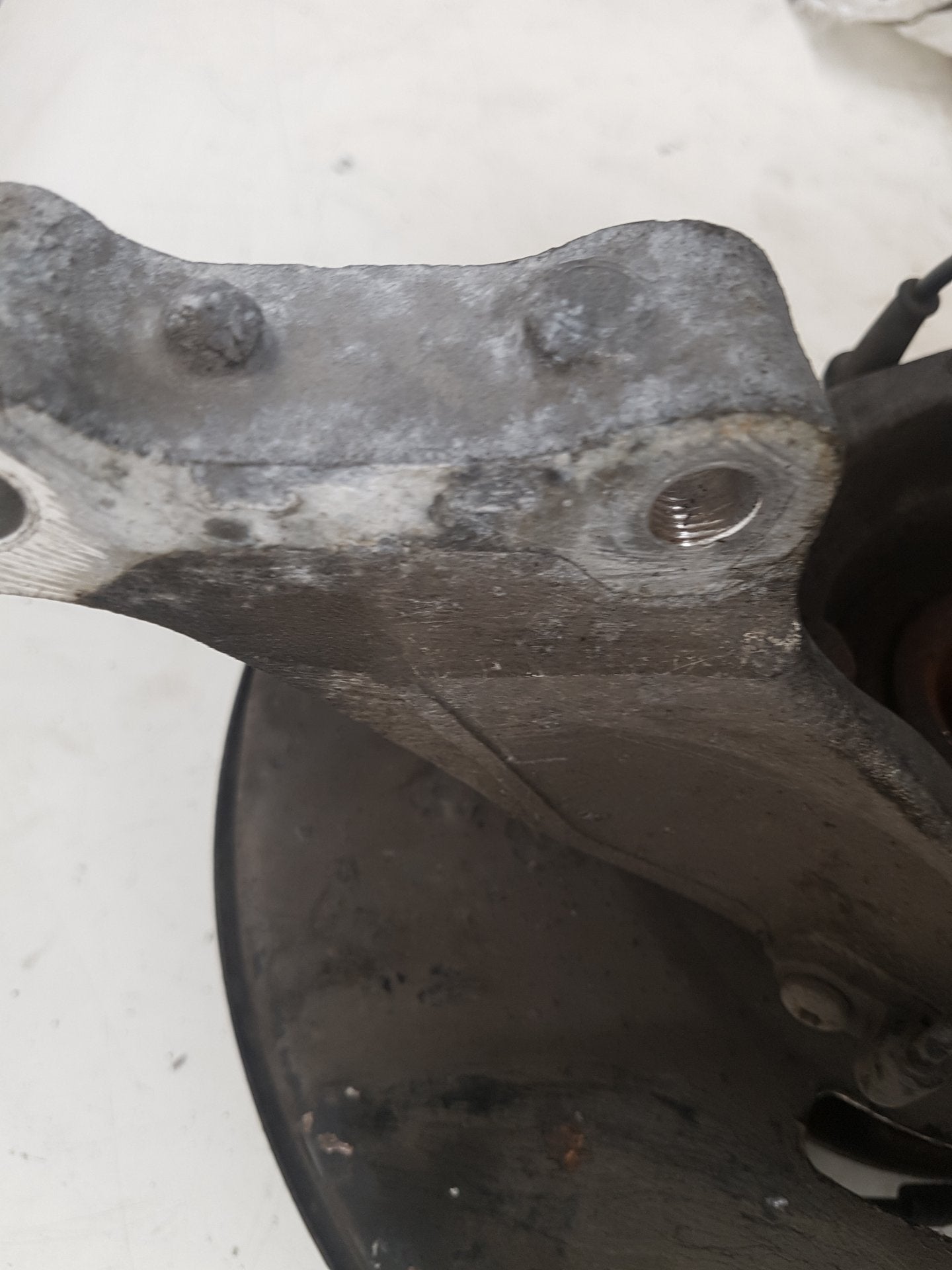 2010 - 2012 Saab 9-5  Saloon Left Front Hub Assembly 13502785