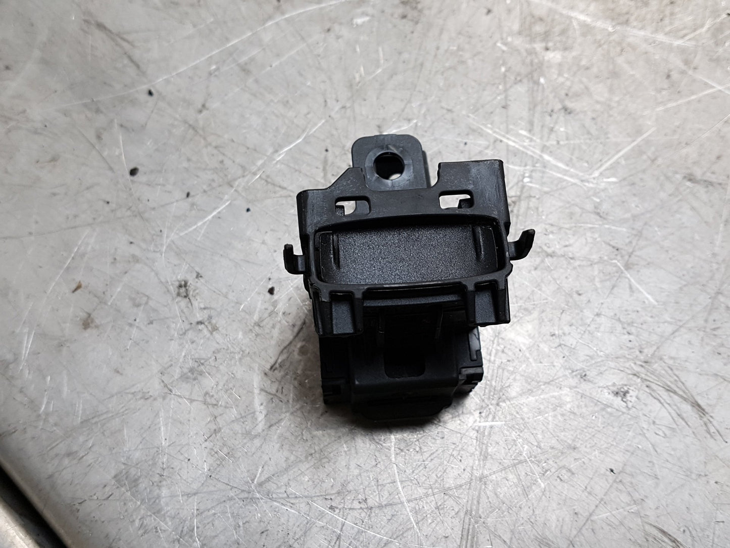 2010 - 2014 Volvo V40  Hatchback IGNITION MODULE 28227917