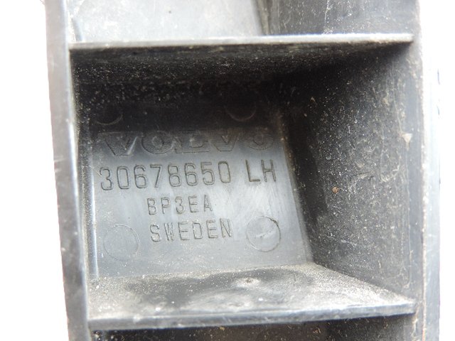 2007 - 2013 Volvo V70   BUMPER BRACKET (PASSENGER SIDE REAR) 30678650