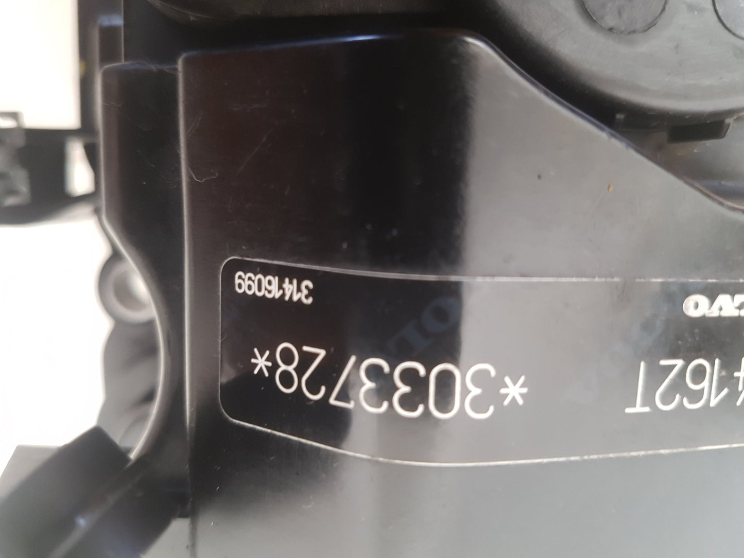 2010 - 2012 Volvo V50   Estate ROCKER VALVE COVER 9689112980