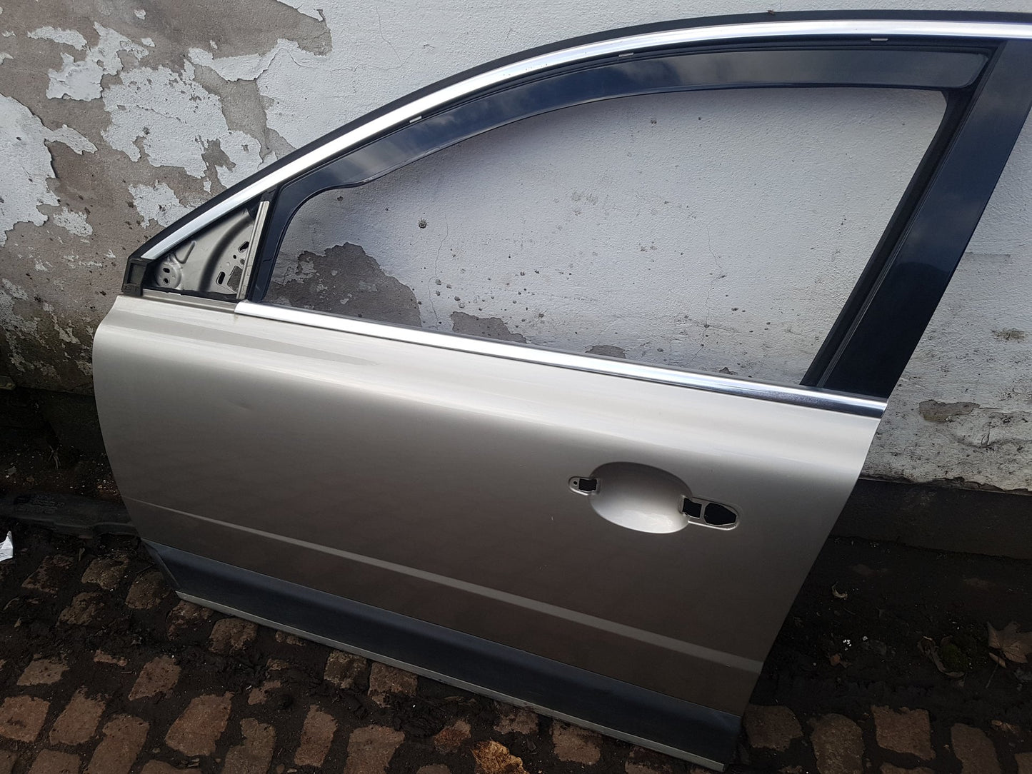 2010 Volvo XC70  Estate DOOR - BARE (FRONT PASSENGER SIDE)