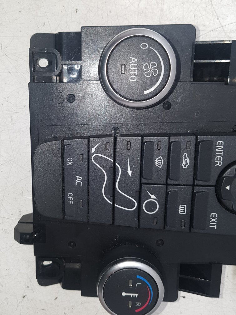 2006 - 2012 Volvo C30  Hatchback HEATER & RADIO CONTROL PANNEL 31288031