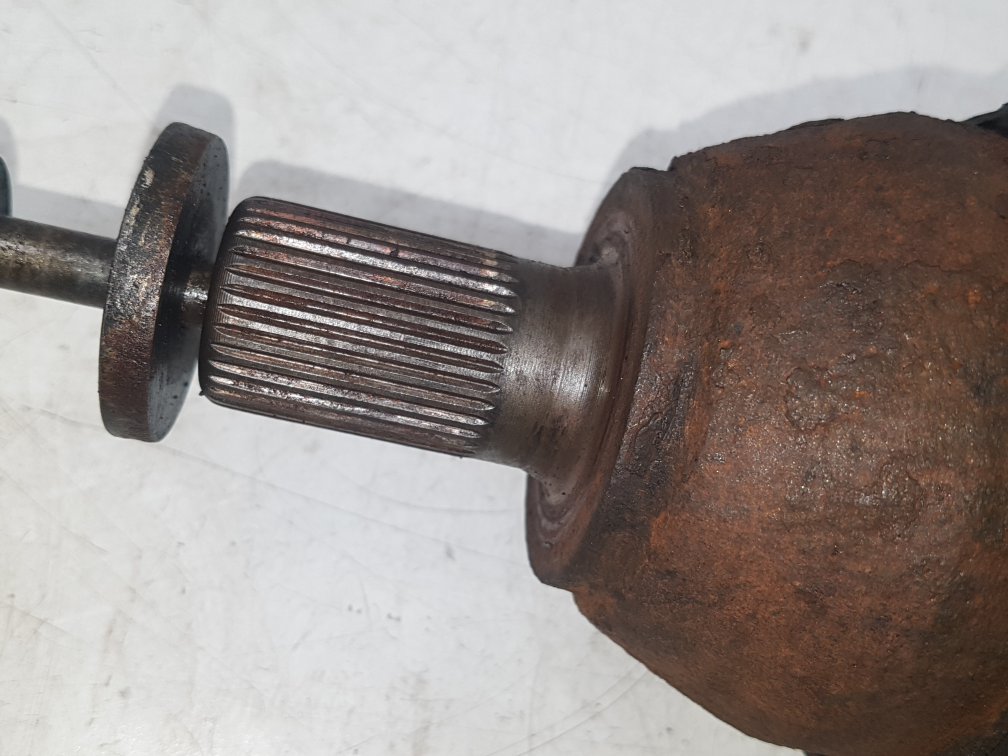 2005 - 2010 Volvo S40  Saloon Driveshaft (Manual) UK Drivers Side Front. 31256933