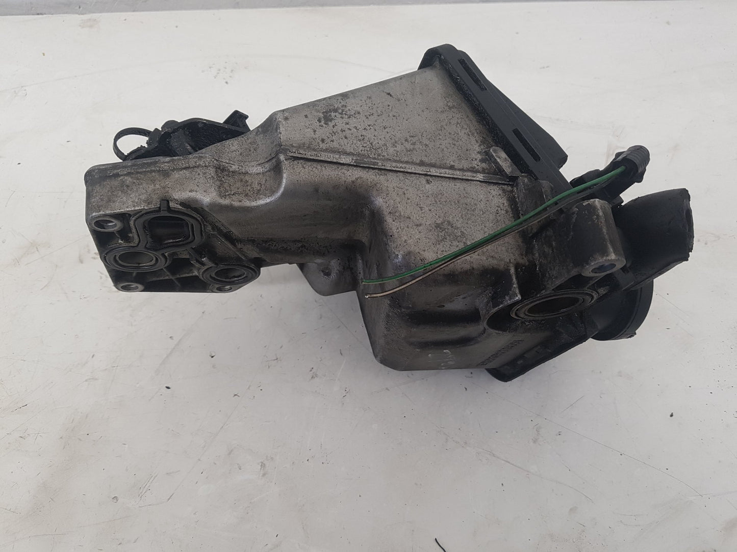 2007 - 2013 Volvo C70  Convertible Oil Filter Housing 31338685
