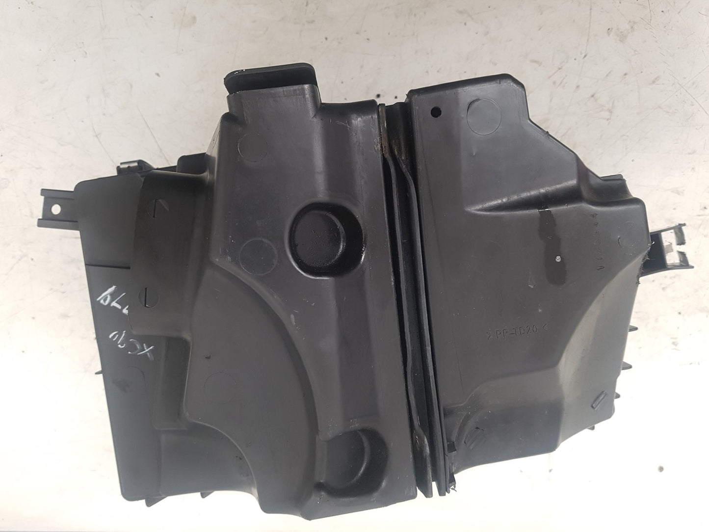 2002 - 2006 Volvo XC90  Estate Air Filter Box 30647129