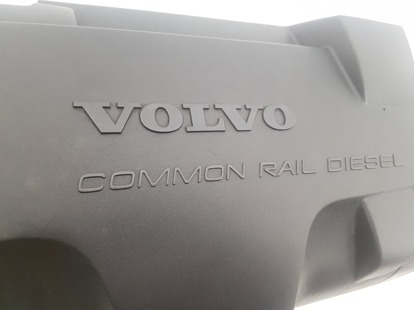 2002-2005 Volvo V70 S60 XC90 2.4 D5 Engine Cover 8653495