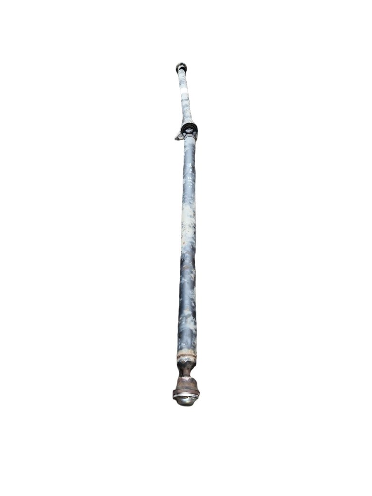 2002-2006 Volvo XC90 Propshaft 8689886 2.4 Diesel Automatic — Damaged End | VS Breakers Ltd