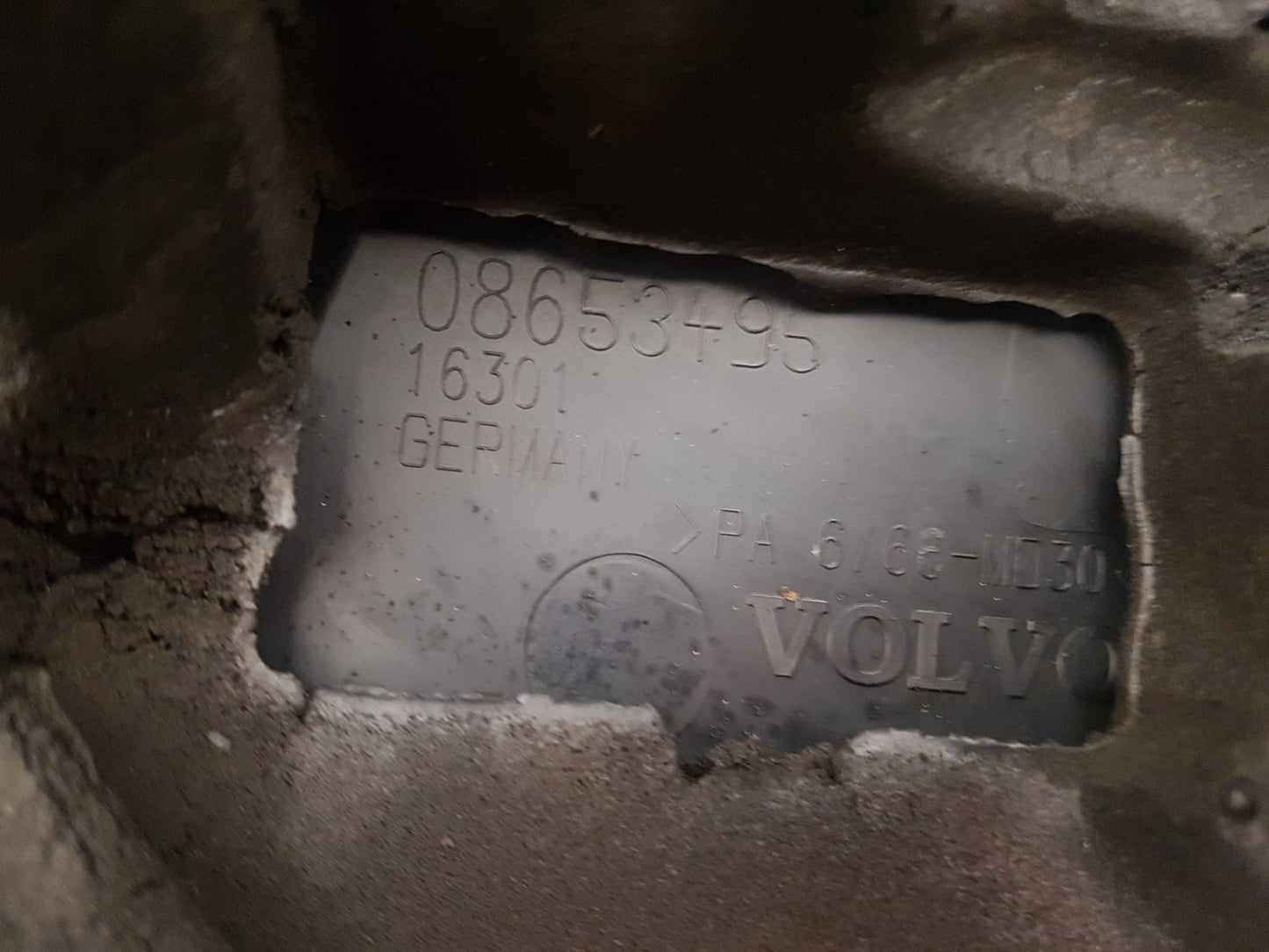 2002-2005 Volvo V70 S60 XC90 2.4 D5 Engine Cover 8653495
