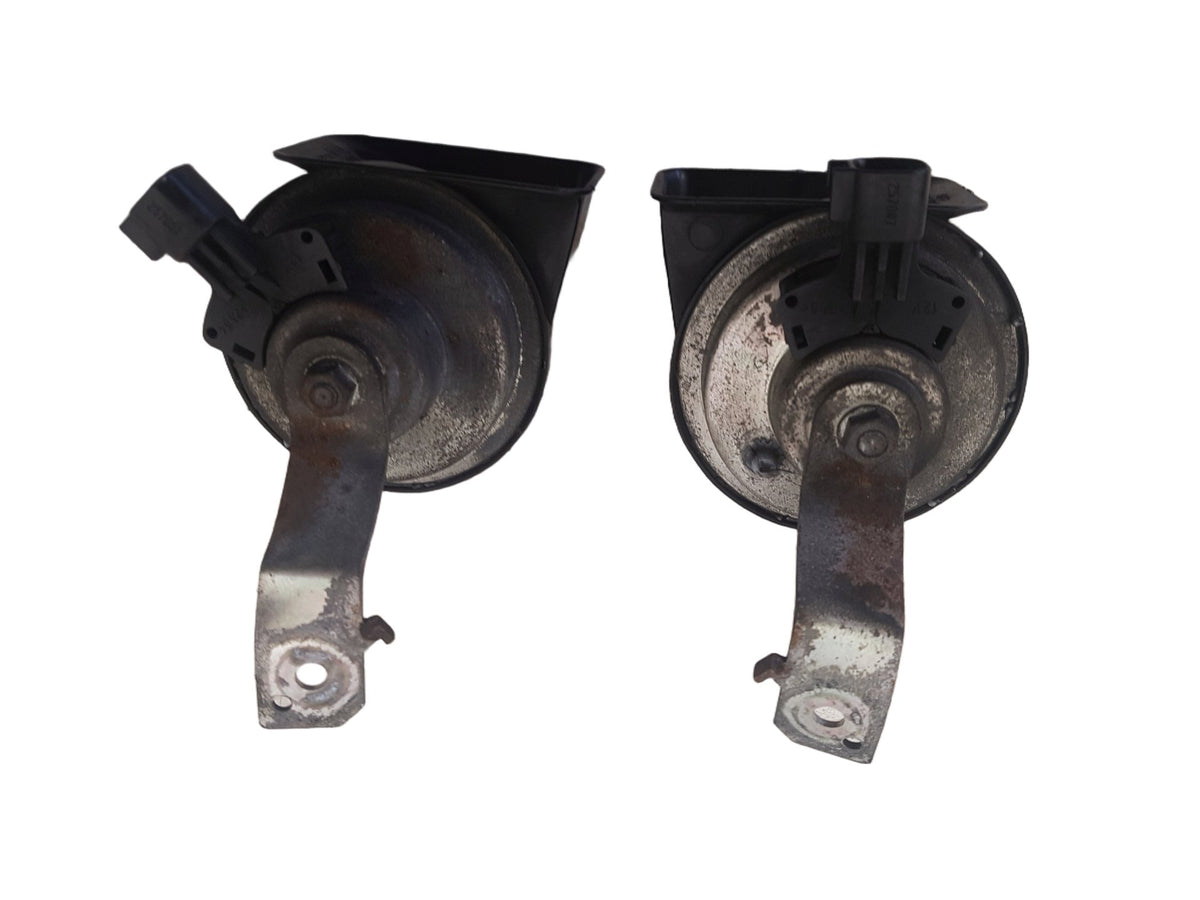2008-2011 Volvo V70 D5 High & Low Horns Pair 8635071 8635272 55306