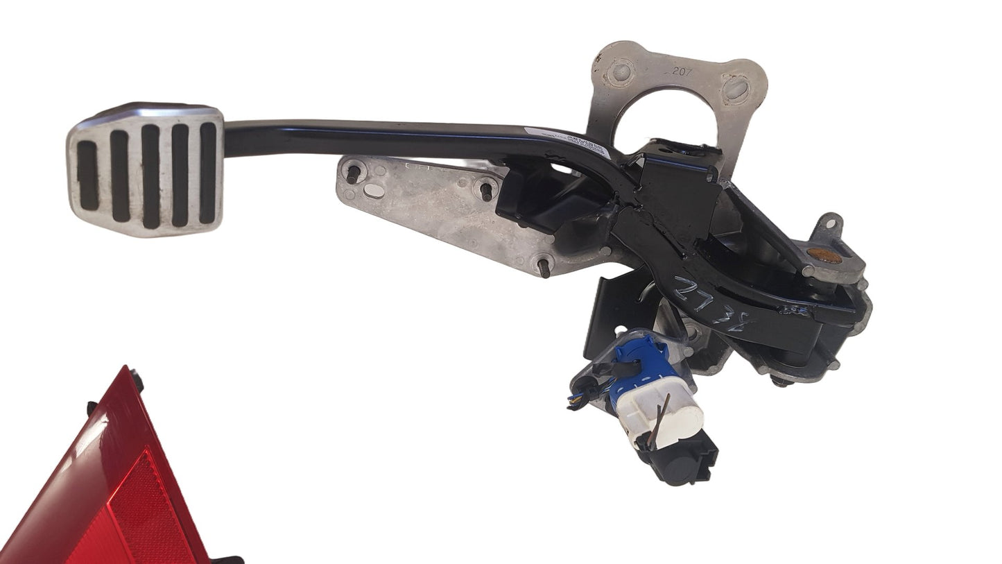 2009 - 2017 Volvo V60 I 155 Estate Brake Pedal 31290373