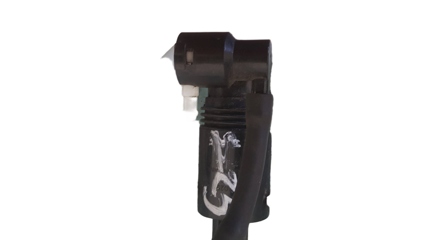 2015 Volvo V40 525, 526 249982- Washer Bottle and Motor PN: 31391616