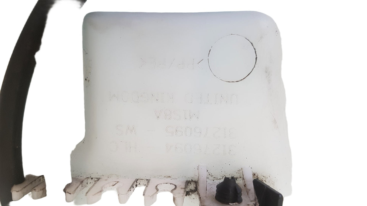 2015 Volvo V40 525, 526 249982- Washer Bottle and Motor PN: 31391616