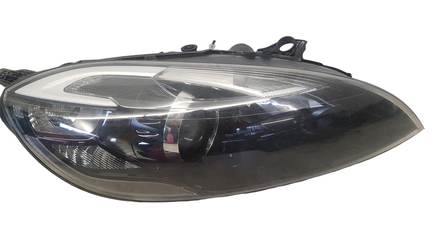 2015 Volvo V40  Hatchback Right Headlight 31420010