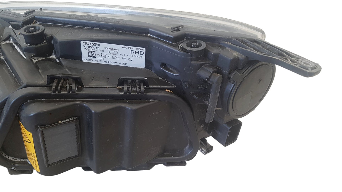 2015 Volvo V40  Hatchback Right Headlight 31420010