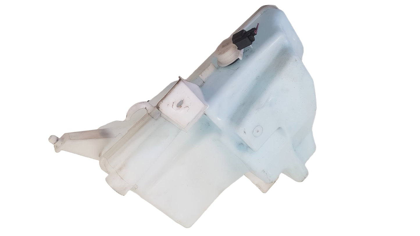 2015 Volvo V40 525, 526 249982- Washer Bottle and Motor PN: 31391616