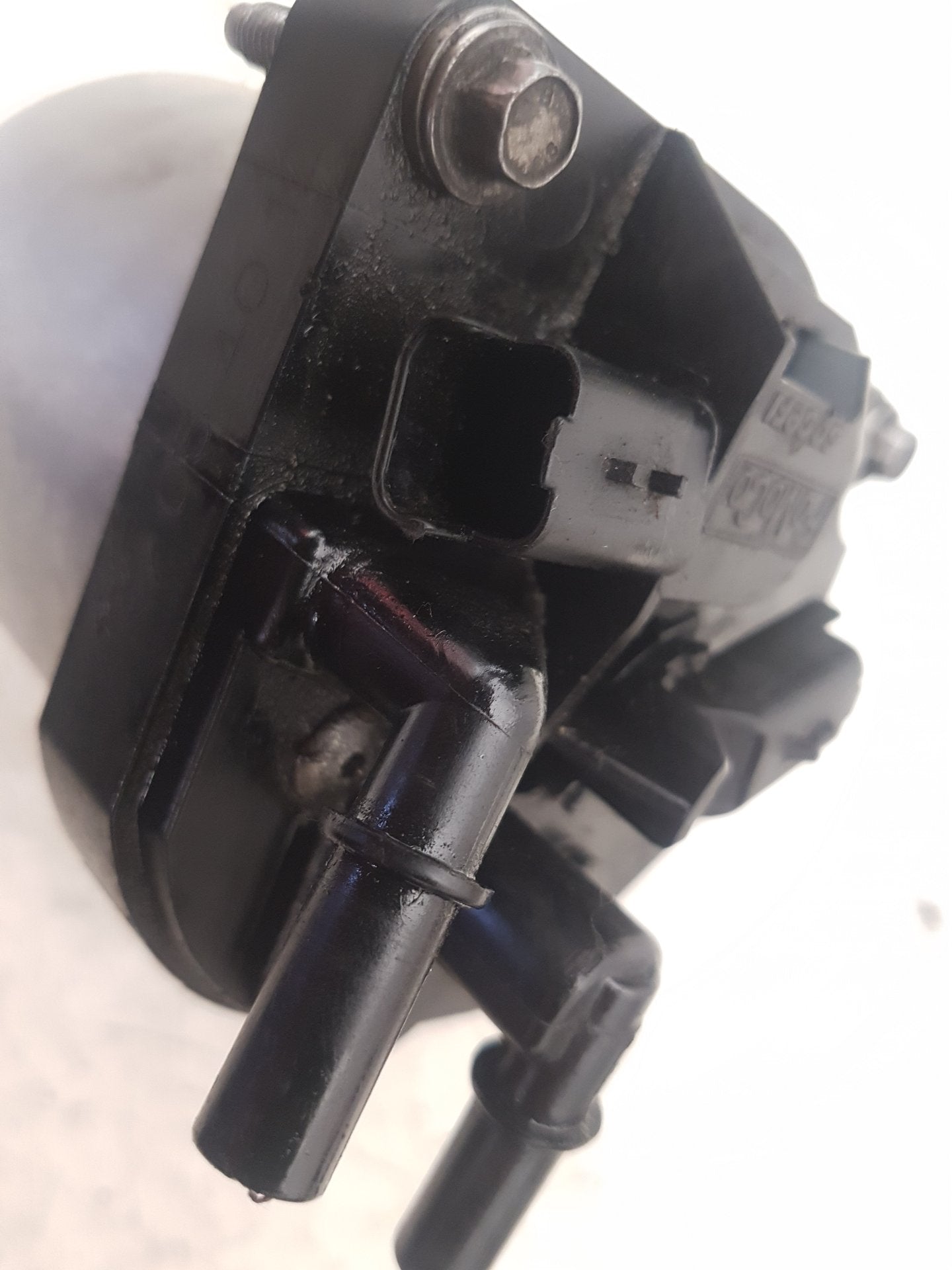 2013 - 2016 Volvo V40 III 525 Hatchback Fuel Filter Housing AV6Q 9155 AA