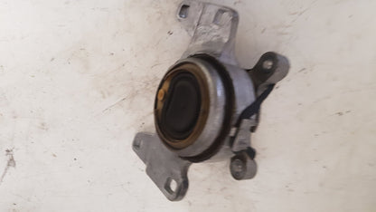 2015 - 2019 Volvo V40 Cross Country  Hatchback Engine Mount 326F09