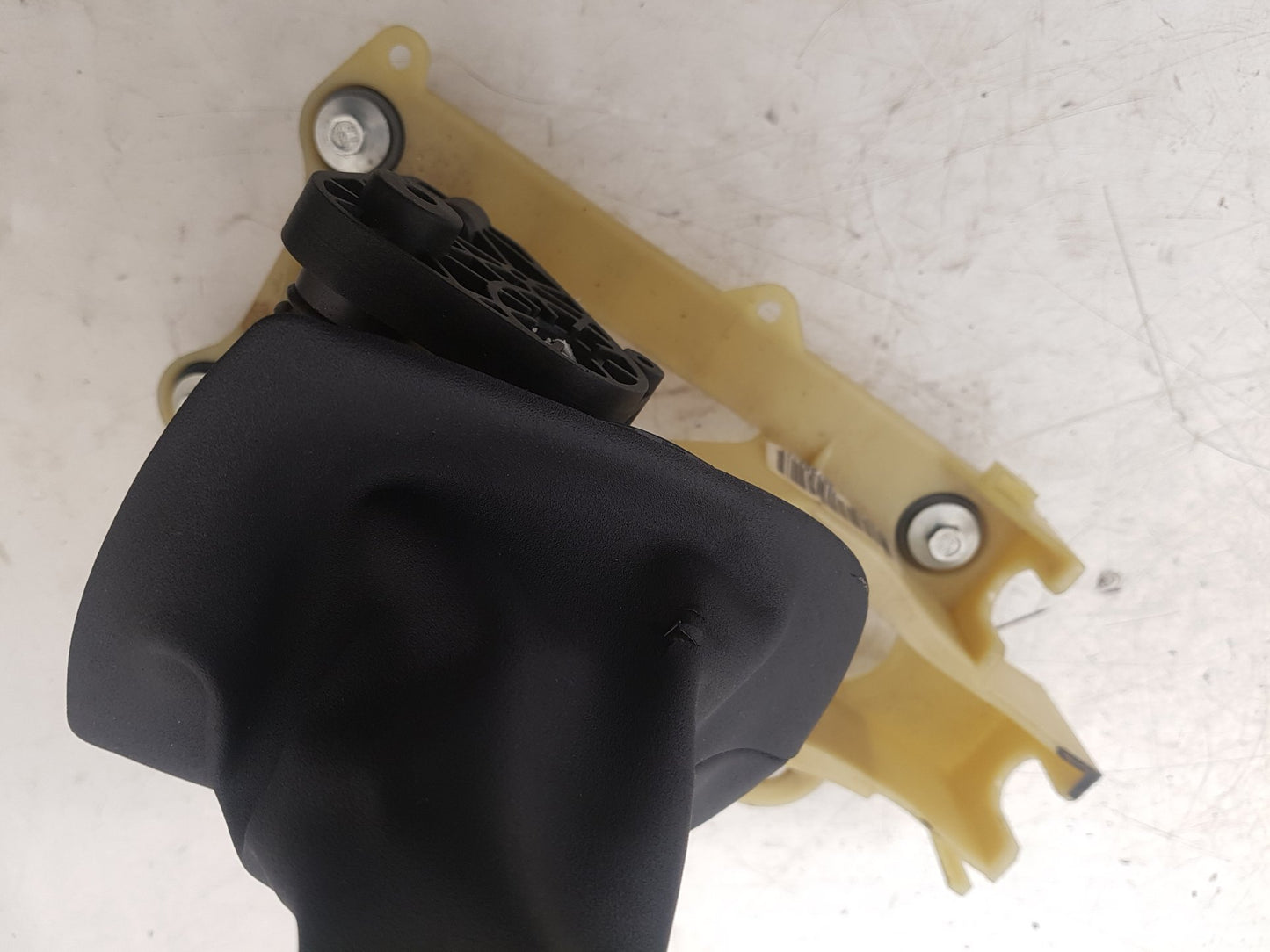 2004 - 2010 Volvo V50   Estate Gear Stick/Shifter 30735217