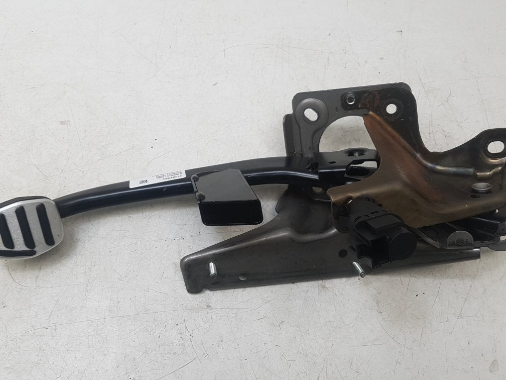 2004 - 2013 Volvo C30  Hatchback Brake Pedal 31381340