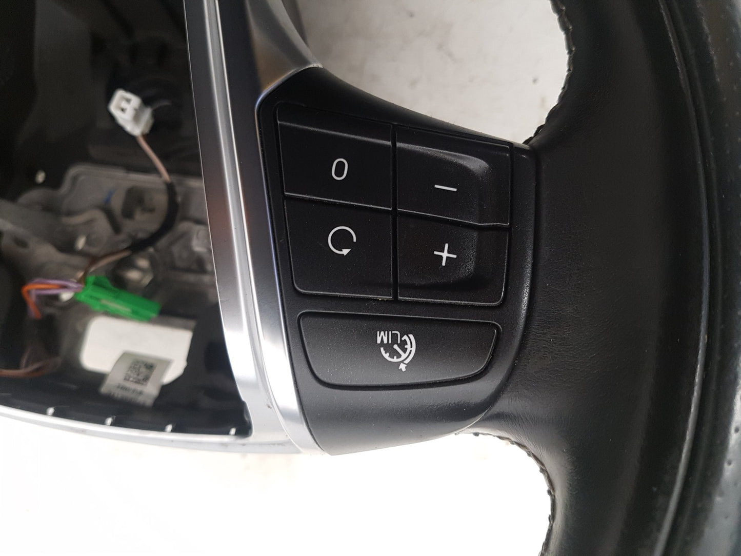 2012 - 2015 Volvo V40  Hatchback Steering Wheel 34152636B 31332927