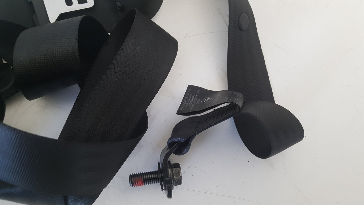 2004 - 2007 Volvo V70  Estate SEAT BELT - CENTRE REAR 30642884