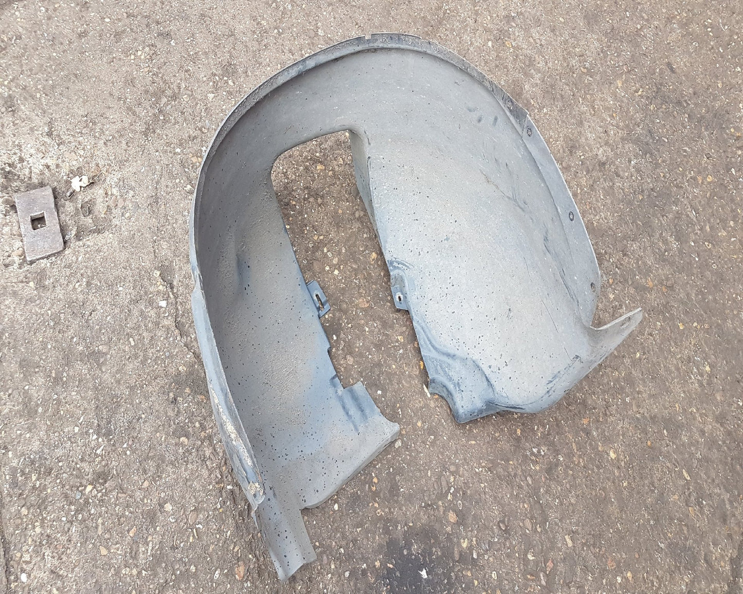 2008 - 2014 Volvo XC70  Estate Left Front Guard Liner 30763655