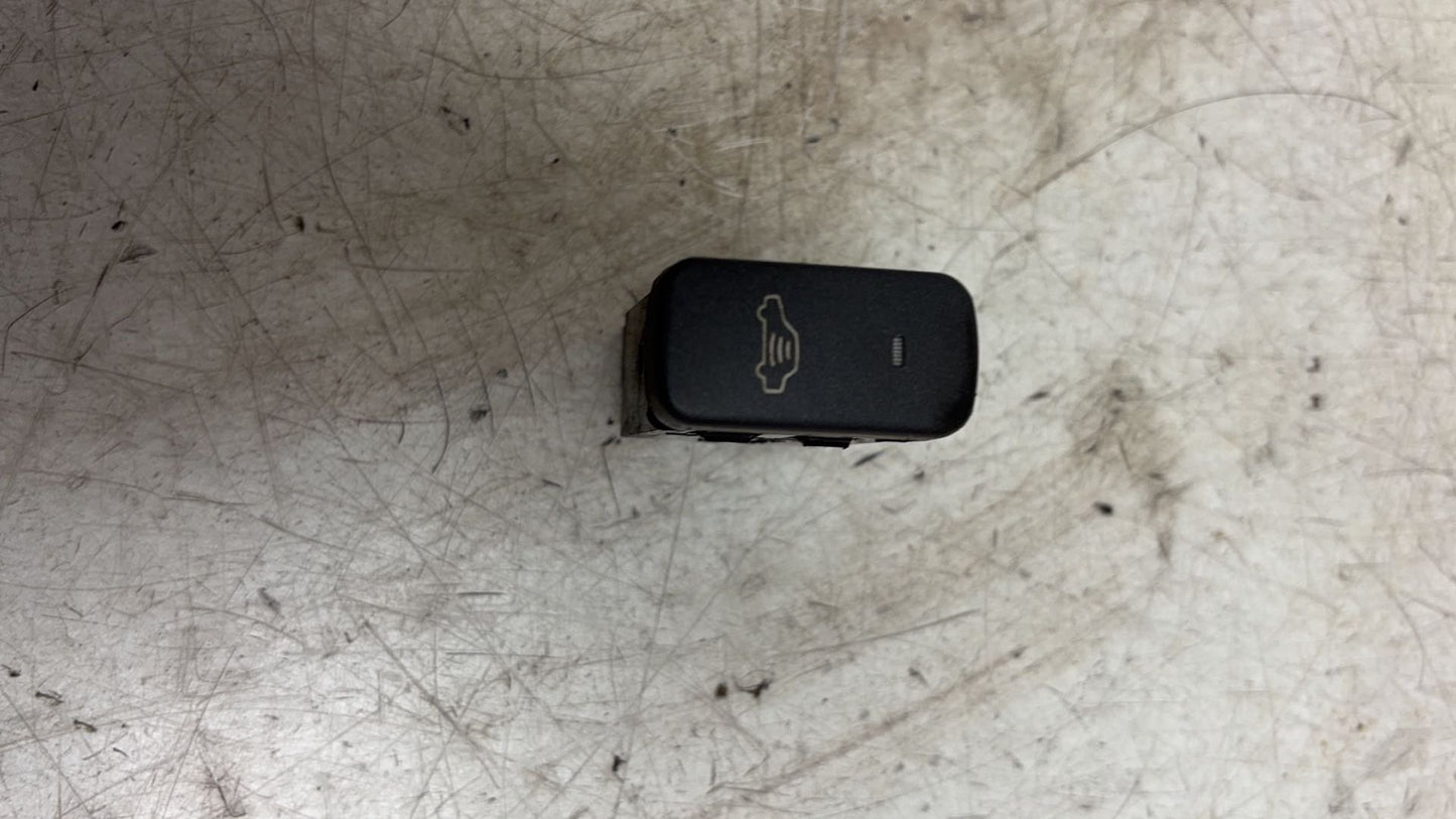 2012 - 2015 Volvo V40  Hatchback ALARM SENSOR RELAY 30889360