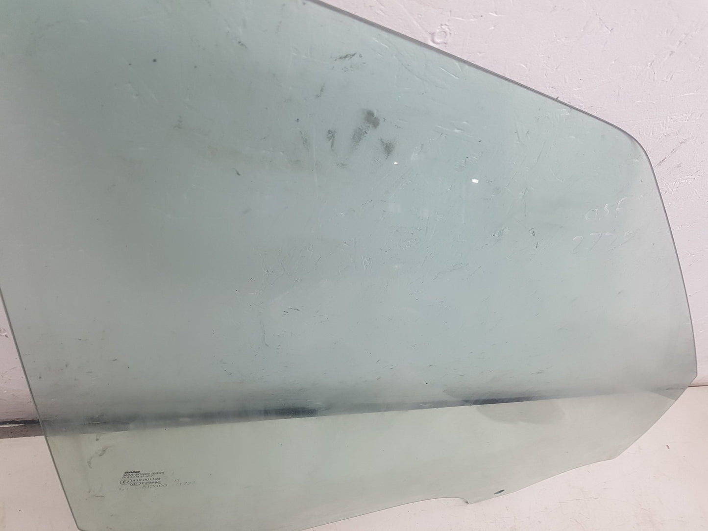 2010 - 2012 Saab 9-5  Saloon Right Front Door Window