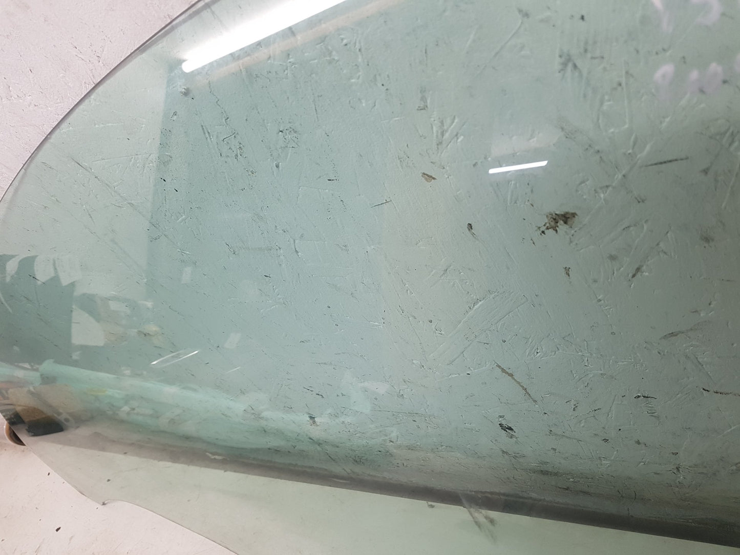 2004 - 2012 Volvo V50   Estate Left Front Door Window AS2