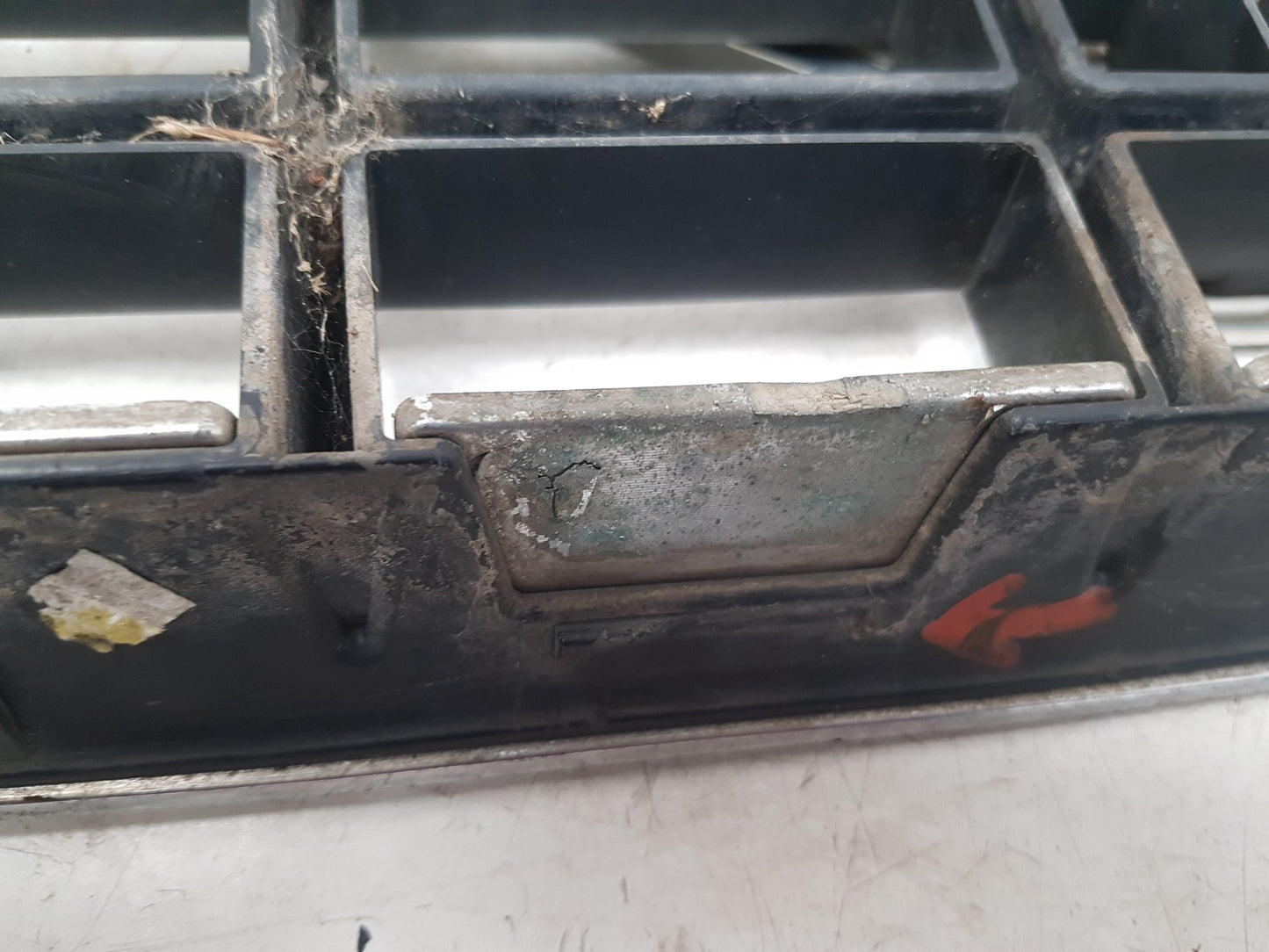 2007 Volvo C70  Convertible FRONT GRILL 08620343