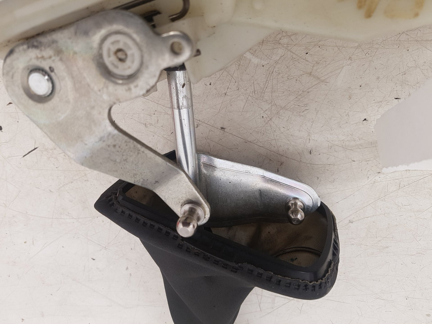 2006 - 2012 Volvo C30  Hatchback GEAR STICK 31280762