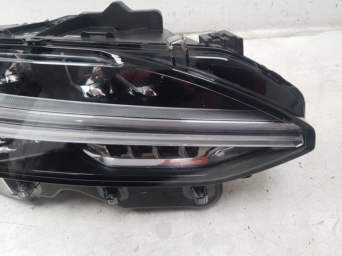 2017 - 2025 Volvo V90 235, 236 Estate Right Headlight 31655749